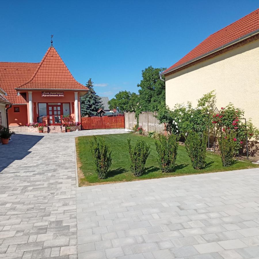 Livia Apartman Bük Buitenkant foto