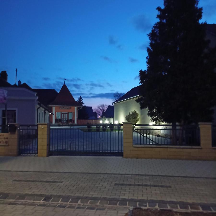 Livia Apartman Bük Buitenkant foto